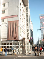 Am Checkpoint Charlie