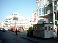 Am Checkpoint Charlie heute