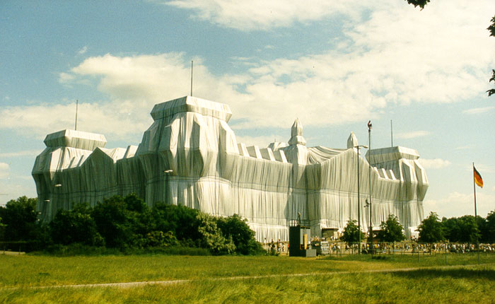 Reichstag verpackt durch Christo