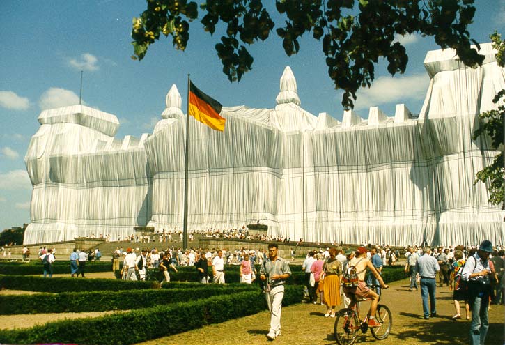 Reichstag verpackt durch Christo