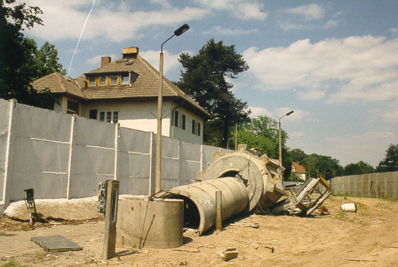 Wachturm gesprengt im Grenzbereich