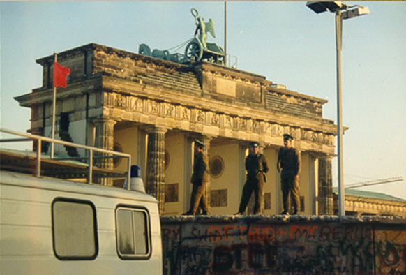 Brandenburger Tor mit Mauer