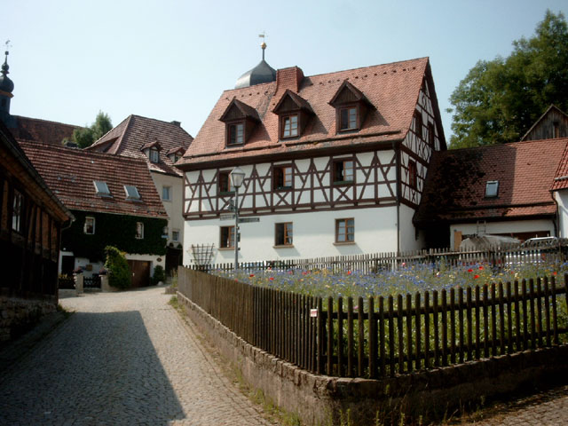 Weg zur Kirche 