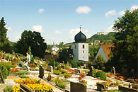 Friedhof mit Kirche
