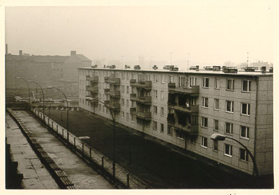 Blick zum Grenzkontrollpnkt Heinrich Heinestr.