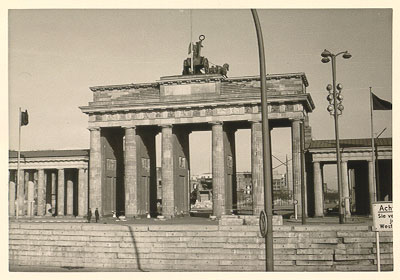 Brandenburger Tor mit Mauer