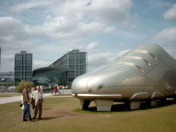 Fußballschuh am Hauptbahnhof