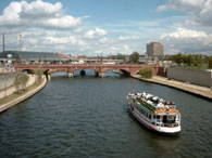 Blick über die Spree zum Lehrter Bahnhof und Charité